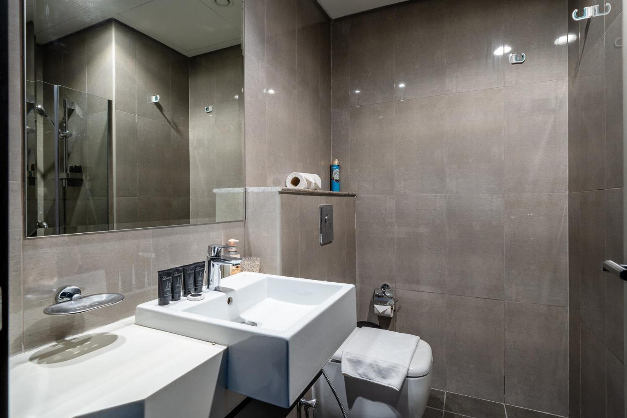 Modern I Merano I Close To Metro And Canal Apartment *