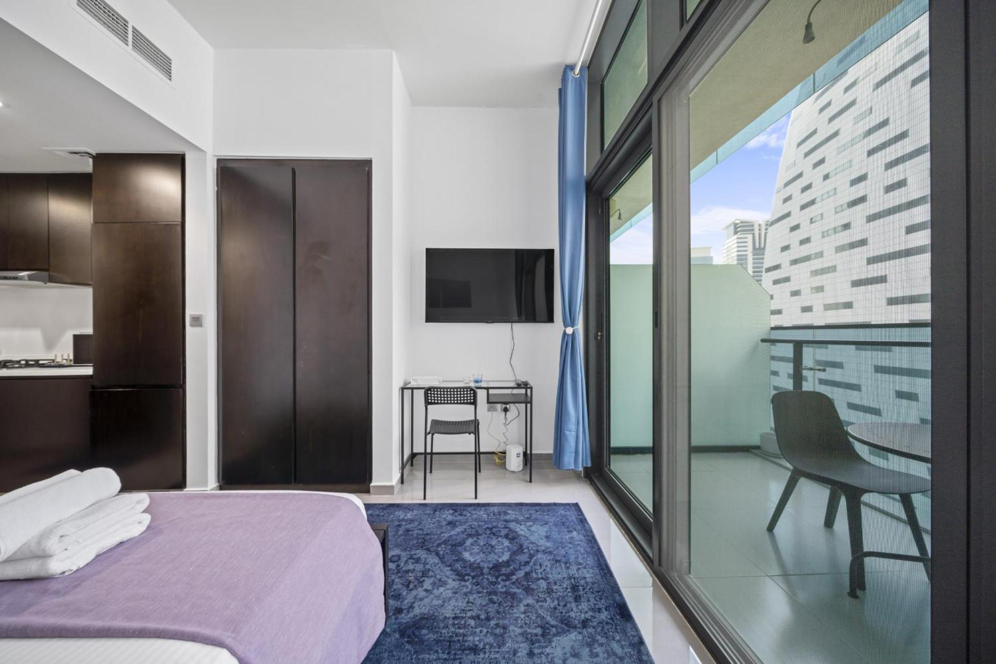 Modern I Merano I Close To Metro And Canal Apartment Dubai